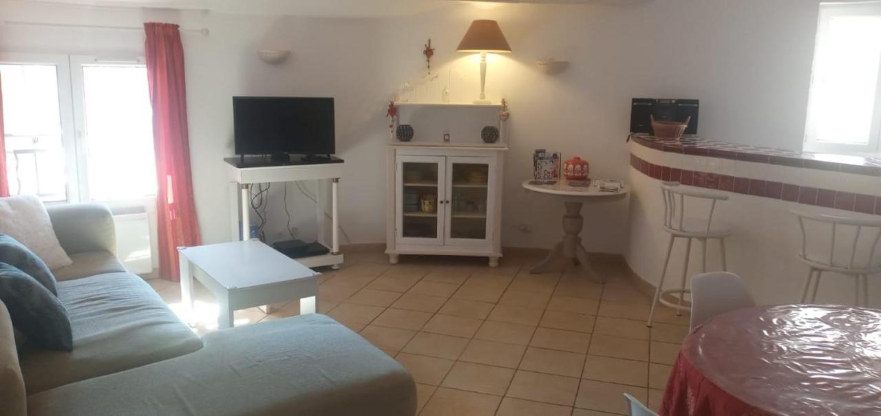 Duplex De Charme Avec Terrasse Au Coeur Du Village Lorgues Luaran gambar