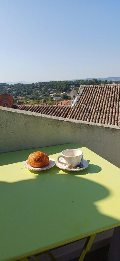 Duplex De Charme Avec Terrasse Au Coeur Du Village Lorgues Luaran gambar