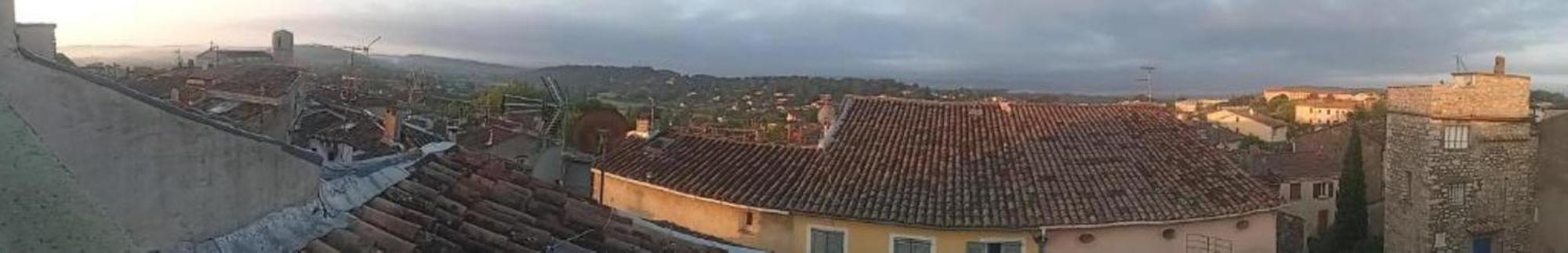 Duplex De Charme Avec Terrasse Au Coeur Du Village Lorgues Luaran gambar